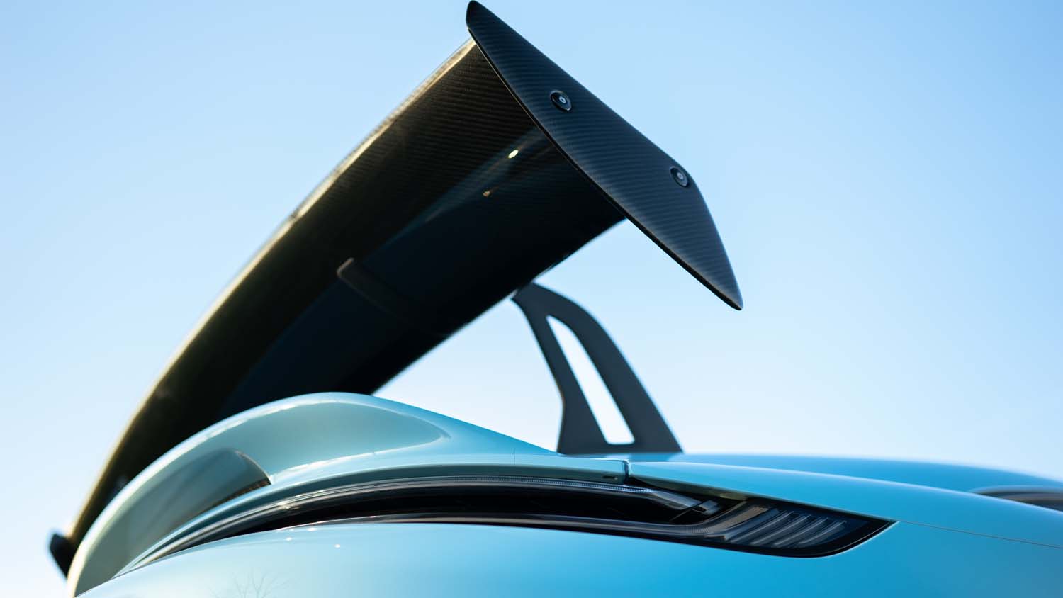 Verus Carbon UCW Rear Wing Kit - 992 GT3 / RS